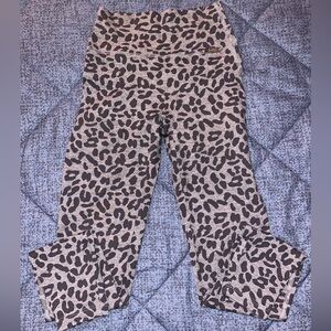Bombshell Sportswear Fit Cheetah Leggings in Lighting Gray